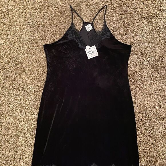 NWT Lisa and Lucy made in New York velvet dress - Picture 2 of 5
